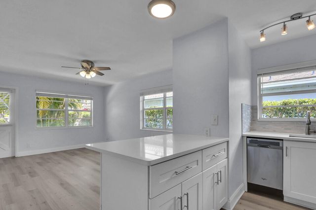 112 SANDAL Lane 4, Palm Beach Shores, FL 33404