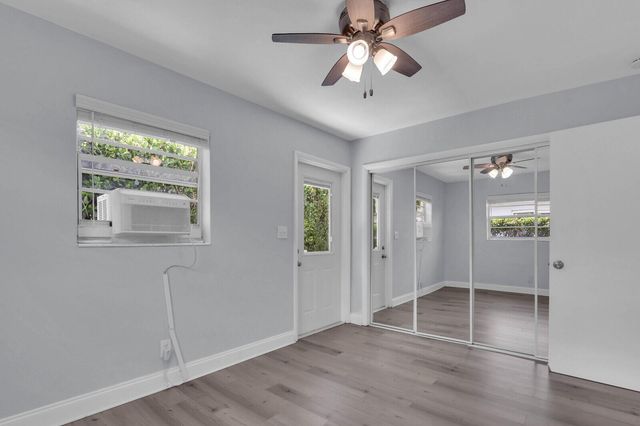 112 SANDAL Lane 4, Palm Beach Shores, FL 33404