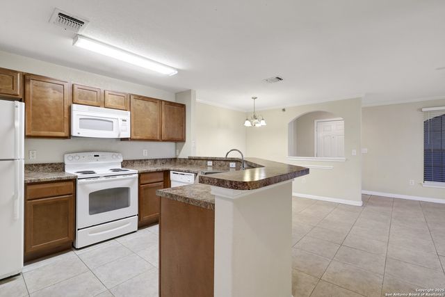 7323 Snowden Rd Apt 3305, San Antonio, TX 78240