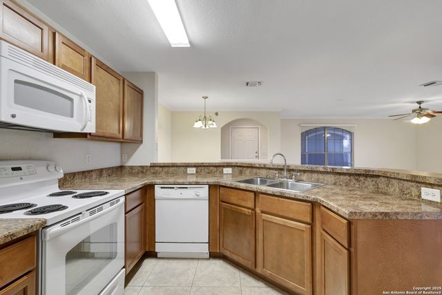 7323 Snowden Rd Apt 3305, San Antonio, TX 78240