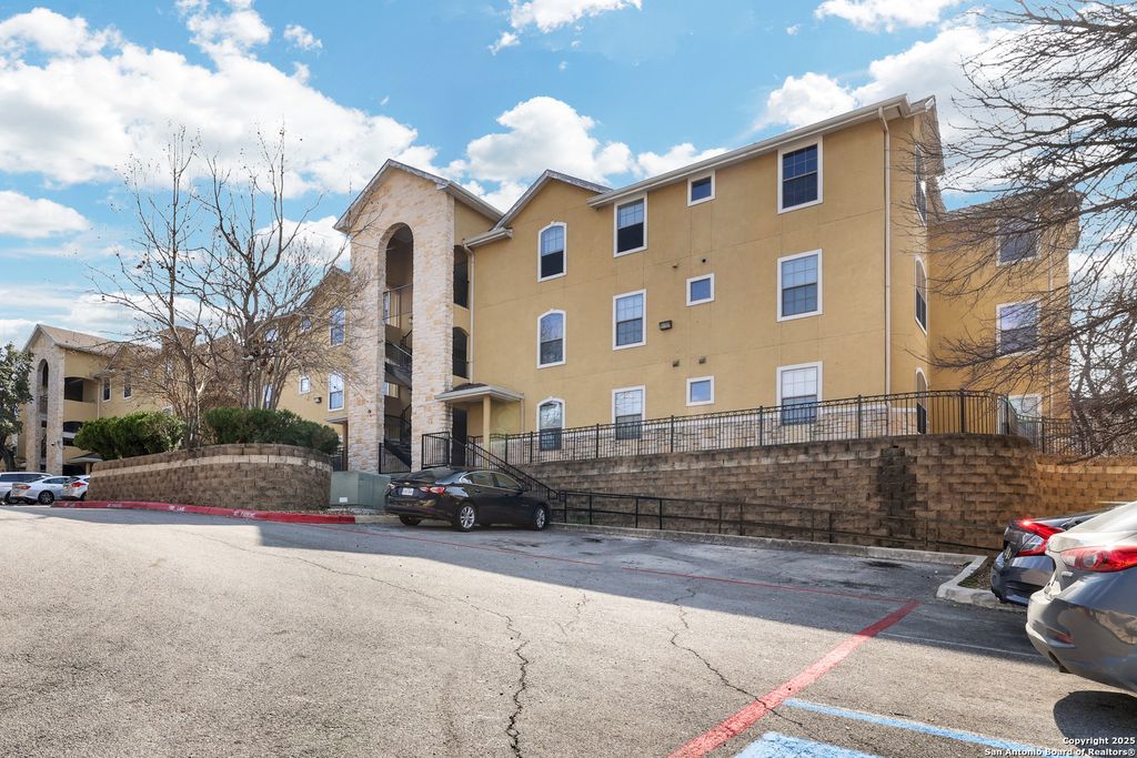 7323 Snowden Rd Apt 3305, San Antonio, TX 78240