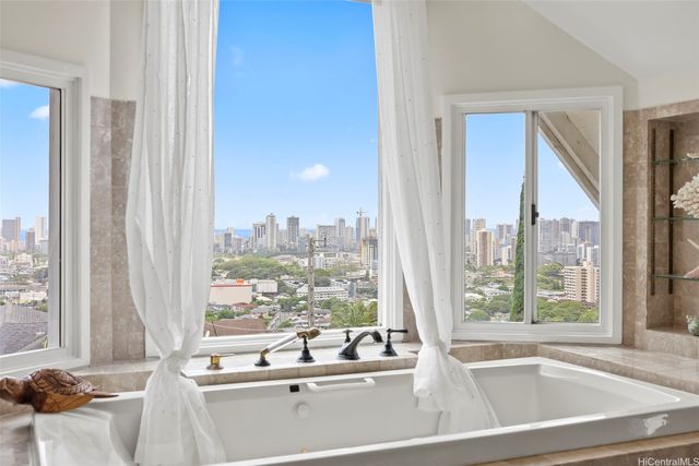 1449 St Louis Drive, Honolulu, HI 96816