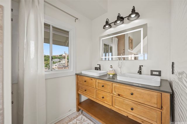 1449 St Louis Drive, Honolulu, HI 96816