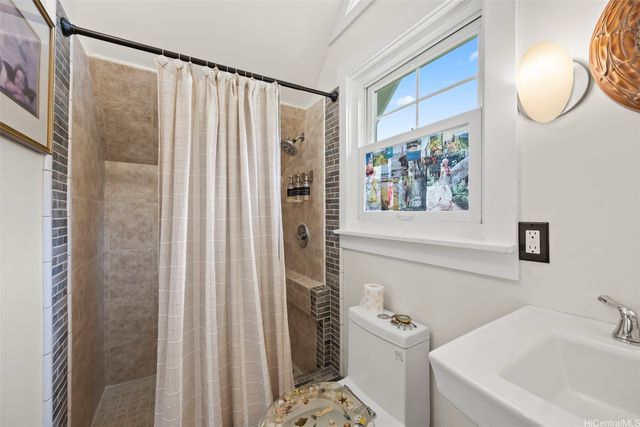 1449 St Louis Drive, Honolulu, HI 96816