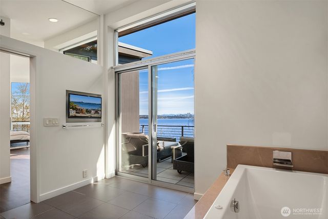 1318 Lakeside Avenue S, Seattle, WA 98144