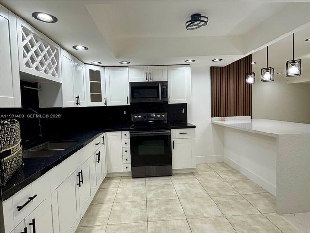 8561 Claridge Dr, Miramar, FL 33025