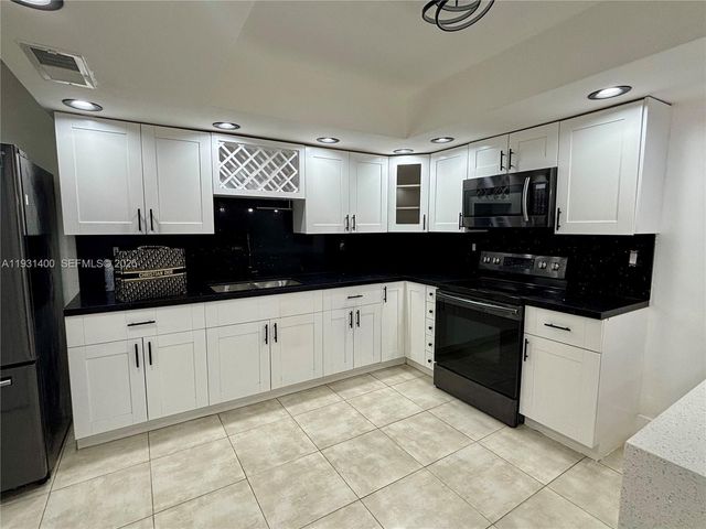 8561 Claridge Dr, Miramar, FL 33025