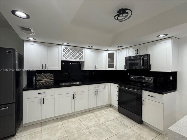 8561 Claridge Dr, Miramar, FL 33025