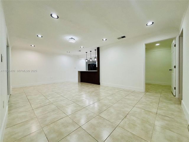 8561 Claridge Dr, Miramar, FL 33025