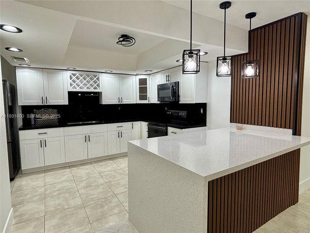 8561 Claridge Dr, Miramar, FL 33025