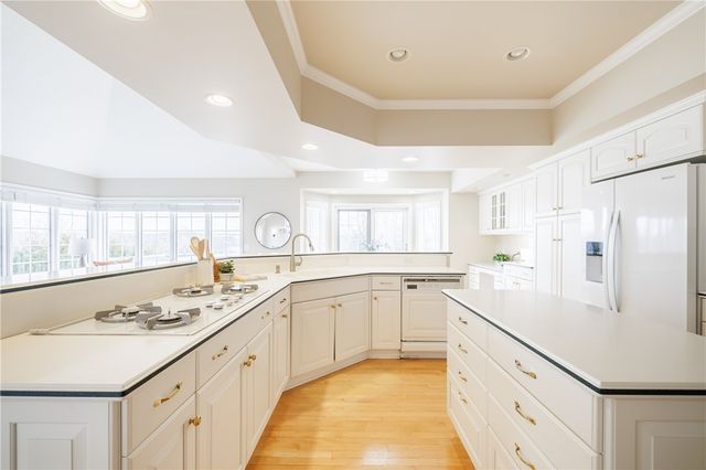 220 Bayhill Lane, Irondequoit, NY 14609