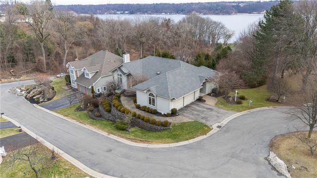 220 Bayhill Lane, Irondequoit, NY 14609