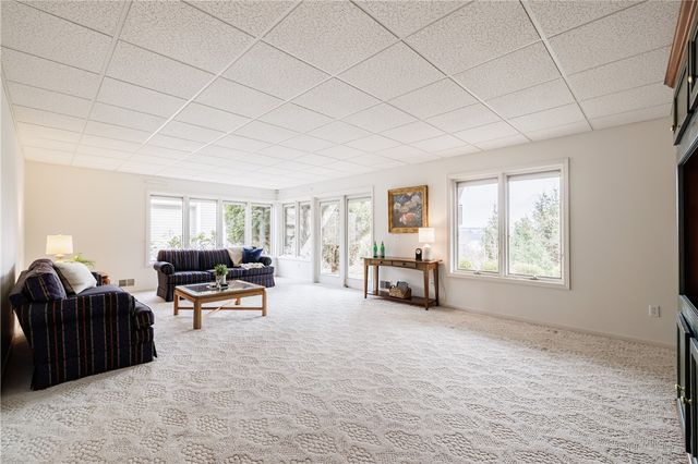 220 Bayhill Lane, Irondequoit, NY 14609