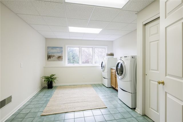 220 Bayhill Lane, Irondequoit, NY 14609