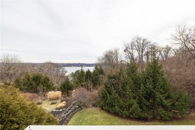 220 Bayhill Lane, Irondequoit, NY 14609