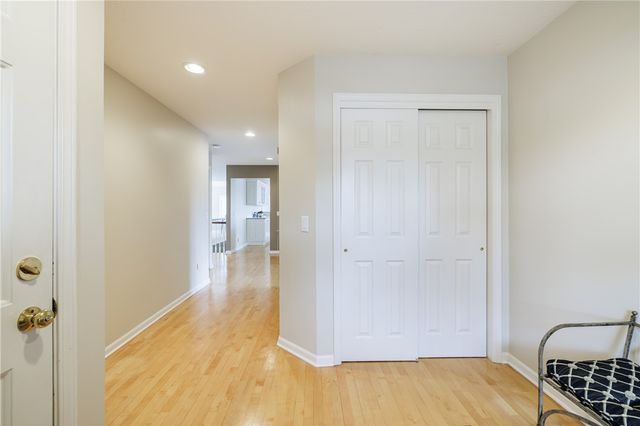 220 Bayhill Lane, Irondequoit, NY 14609