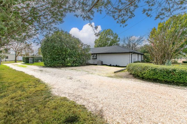 961 Shilling Drive, Elm Mott, TX 76640