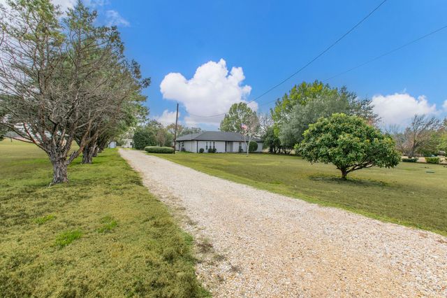 961 Shilling Drive, Elm Mott, TX 76640