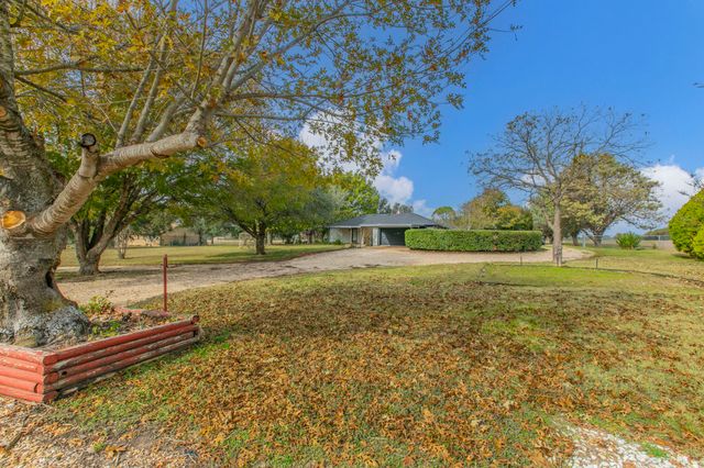 961 Shilling Drive, Elm Mott, TX 76640