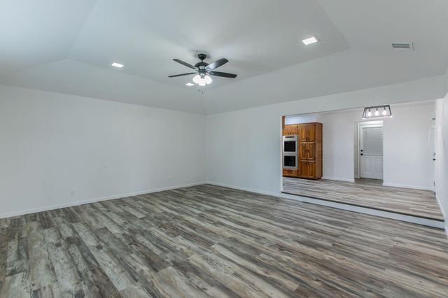 961 Shilling Drive, Elm Mott, TX 76640