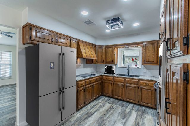 961 Shilling Drive, Elm Mott, TX 76640