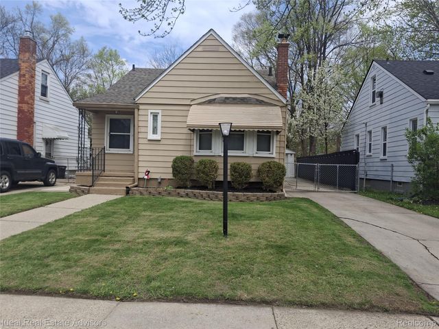 19969 Elkhart Street, Harper Woods, MI 48225