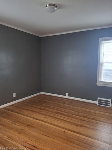 19969 Elkhart Street, Harper Woods, MI 48225