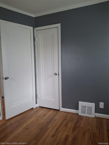 19969 Elkhart Street, Harper Woods, MI 48225