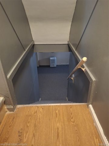 19969 Elkhart Street, Harper Woods, MI 48225