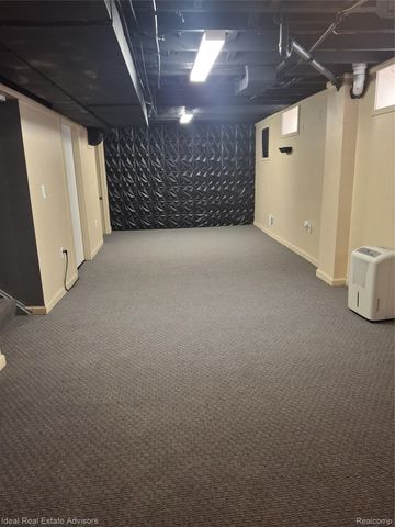 19969 Elkhart Street, Harper Woods, MI 48225