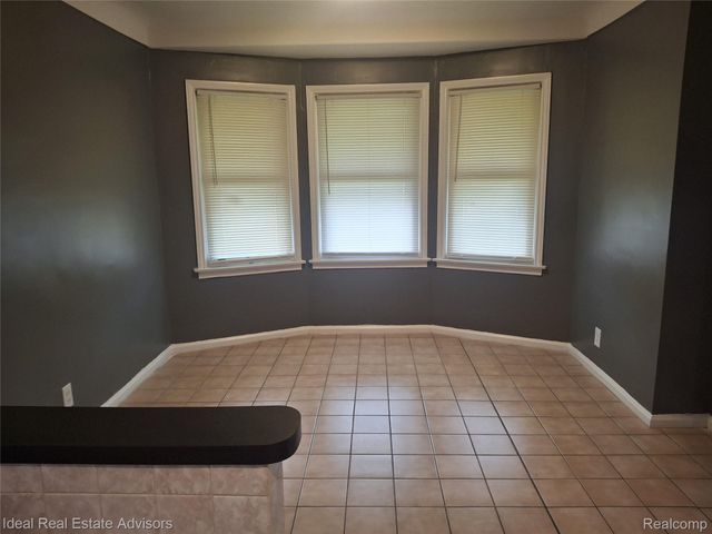 19969 Elkhart Street, Harper Woods, MI 48225