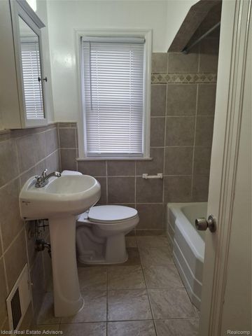 19969 Elkhart Street, Harper Woods, MI 48225