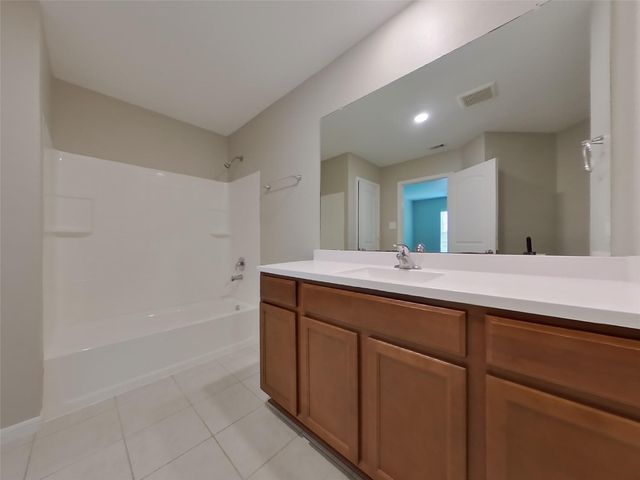 540 Red Dusk Paint Drive, La Marque, TX 77568