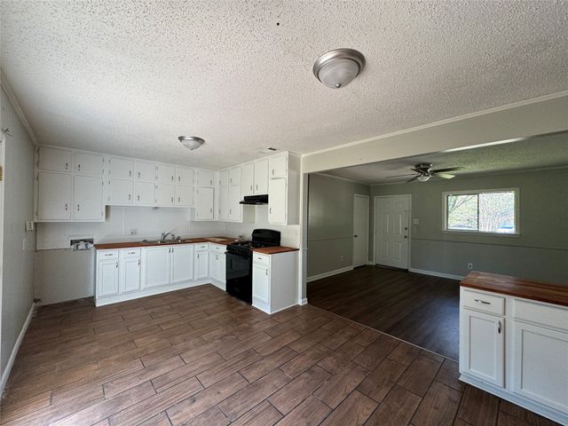 1300 Meadowview Drive, Bossier City, LA 71111