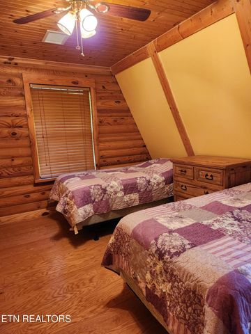 1736 Rafter Rd, Tellico Plains, TN 37385