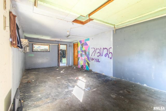 204 E ADAMS Street, Abingdon, IL 61410