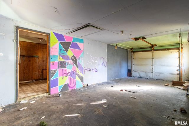 204 E ADAMS Street, Abingdon, IL 61410