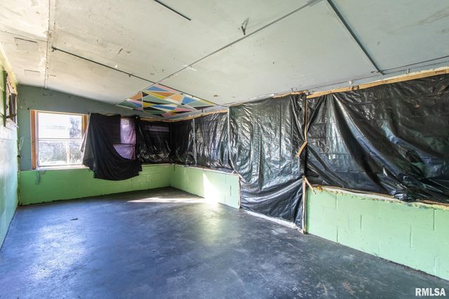 204 E ADAMS Street, Abingdon, IL 61410