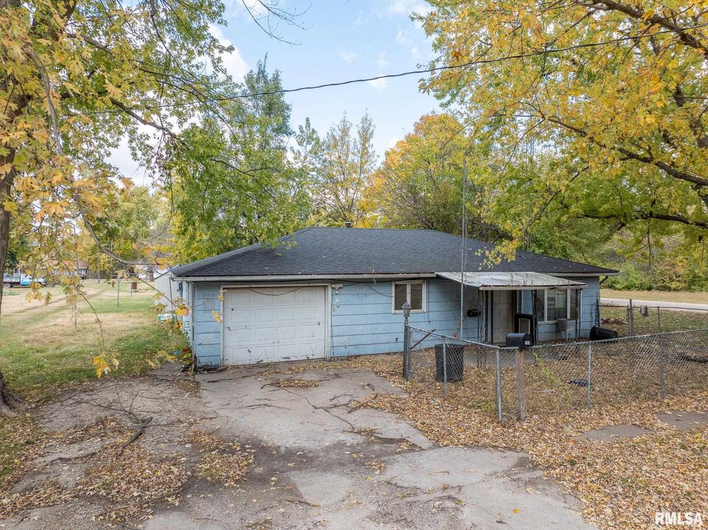 204 E ADAMS Street, Abingdon, IL 61410