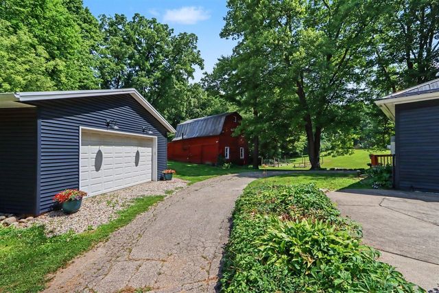 24254 80th Avenue, Lawton, MI 49065