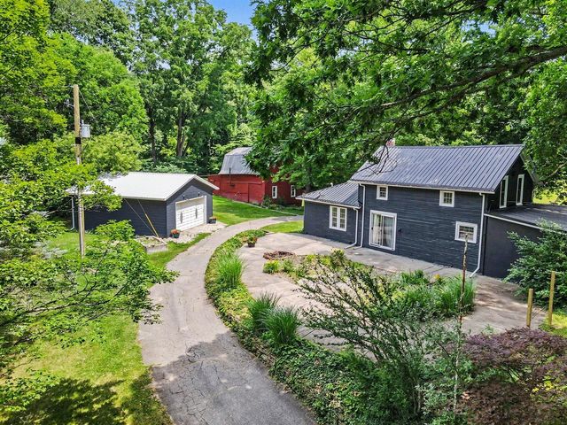 24254 80th Avenue, Lawton, MI 49065