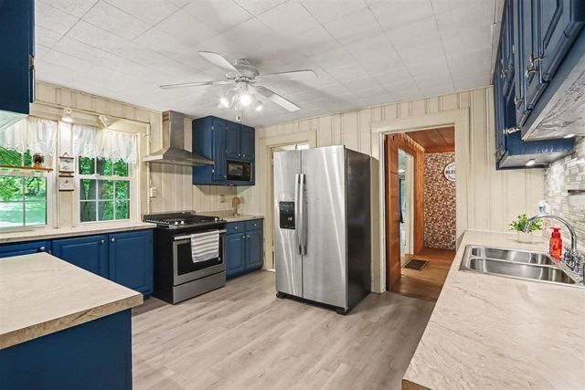 24254 80th Avenue, Lawton, MI 49065