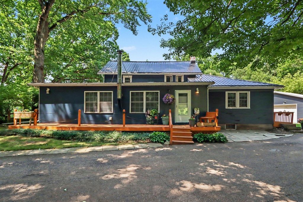 24254 80th Avenue, Lawton, MI 49065