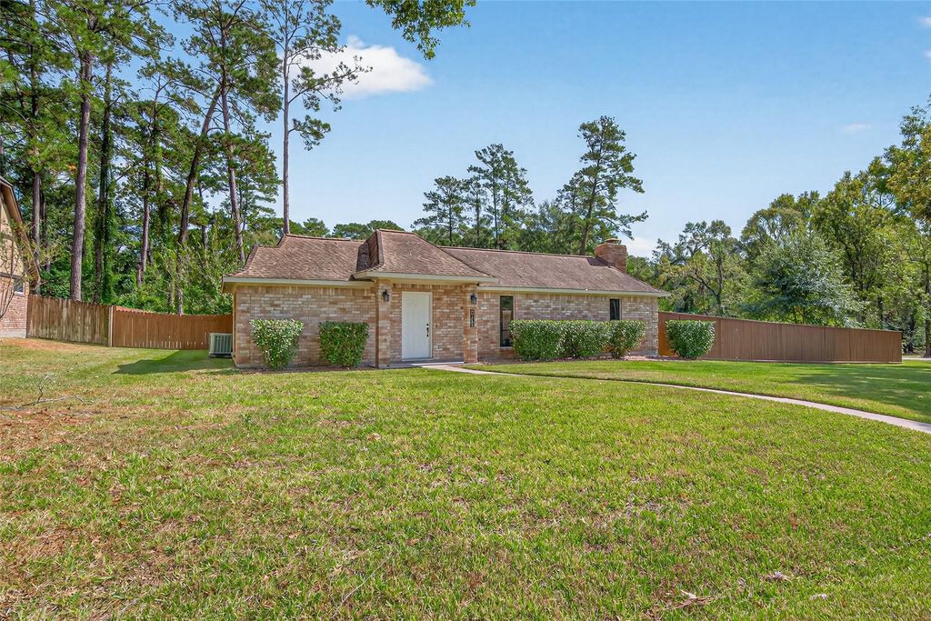 1632 Pine Oak Drive, Conroe, TX 77304