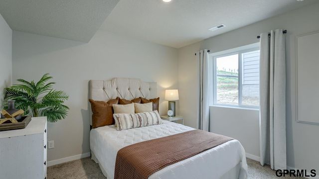 18621 Ogden Street, Elkhorn, NE 68022