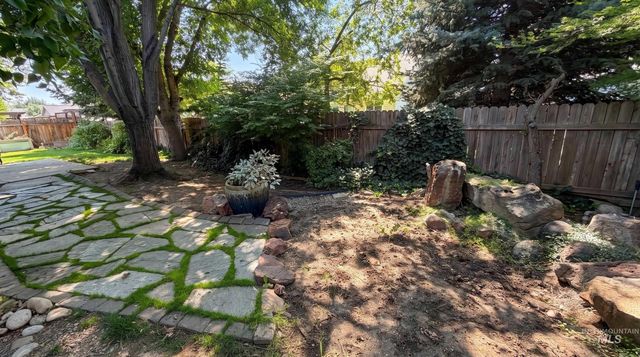 2885 N Rough Stone Way, Meridian, ID 83646