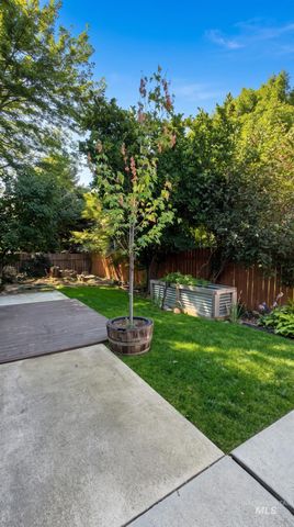 2885 N Rough Stone Way, Meridian, ID 83646