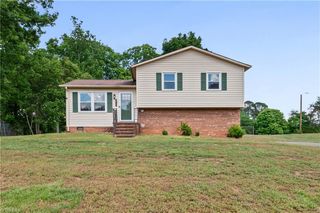 5561 Remington Point Drive, Walkertown, NC 27051
