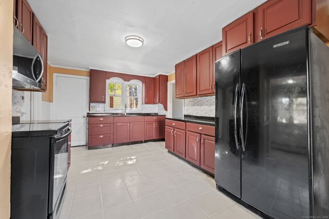 52 Greenwood Avenue, Bloomfield, CT 06002