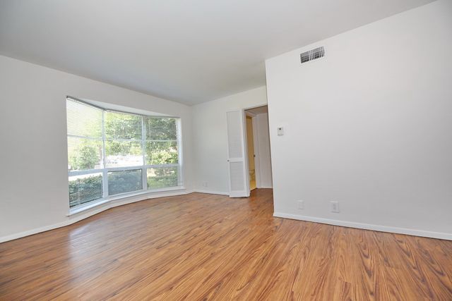 4818 Cole Avenue 102, Dallas, TX 75205